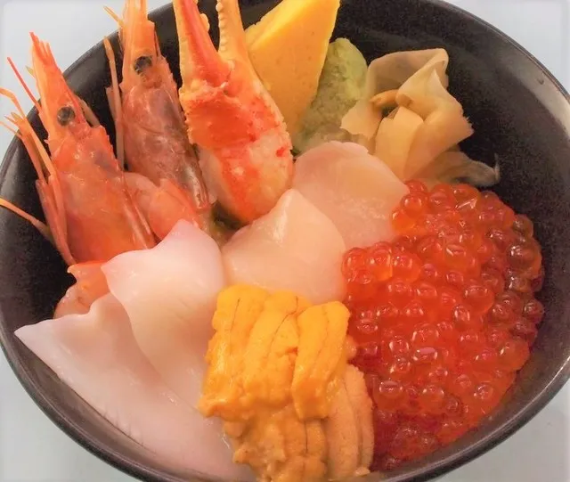 雲丹・いくら・甘海老・帆立をのせた海鮮盛り丼